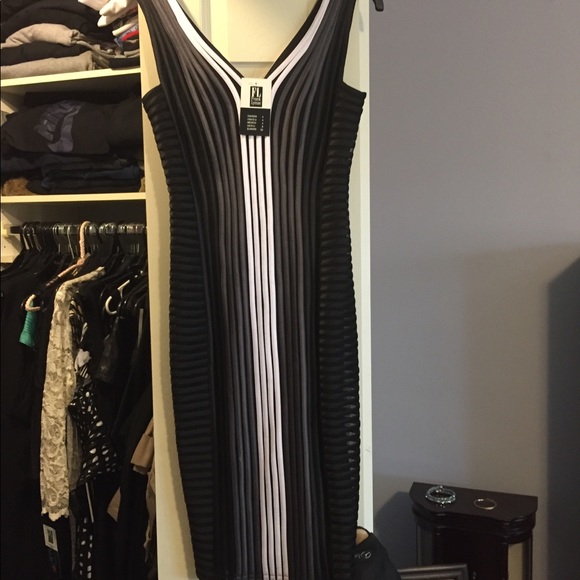 Dresses - Picture 1 of 8